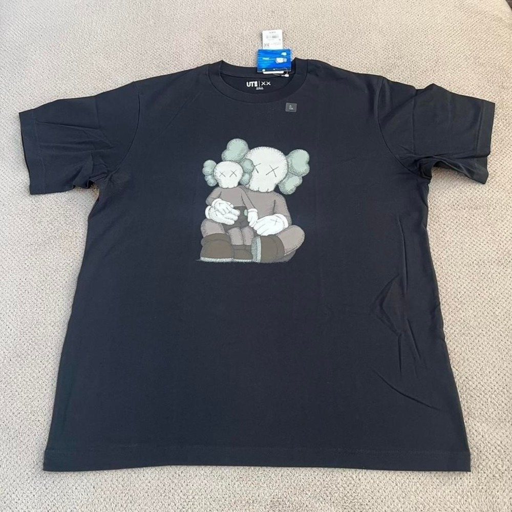 Uniqlo x KAWS UT Phaidon Limited T-Shirt Black  Men's Size Large